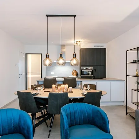 Stunning New Near The Апартаменти